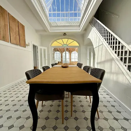 Palacio Con Piscina Privada Holiday home *